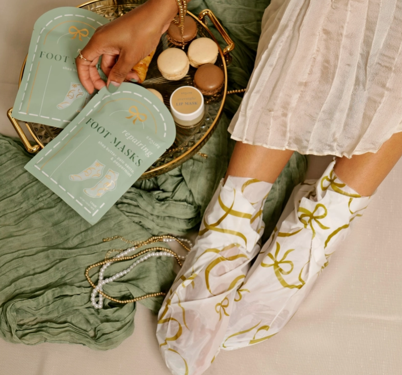 Christmas Holiday Foot Mask with Palo Santo & Peppermint 2ct